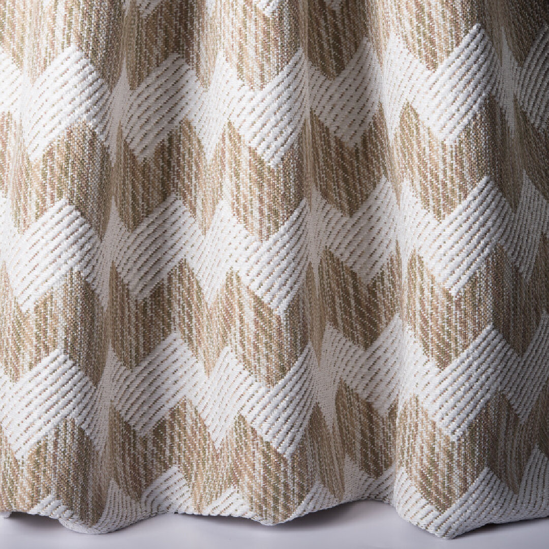 MENORCA mixes embroidered knots on refined linen grounds, raphia and m&egrave;ches bouclettes, delicate sheer jacquards, coordinated with mat and subtly shiny semi plain upholstery weaves.
@nobilis_paris
.
MENORCA mezcla nudos bordados sobre finos mo