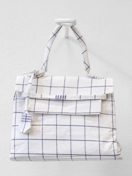 Im Rahmen der &bdquo;Open Studios&ldquo; im Goldbekhof zeigt die K&uuml;nstlerin Annette Streyl in ihrem Atelier ihre neuesten Arbeiten aus der Serie &bdquo;B&Auml;GS&ldquo; - Kopien ikonischer Designerhandtaschen wie z. B. der Kelly- und Birkinbag v