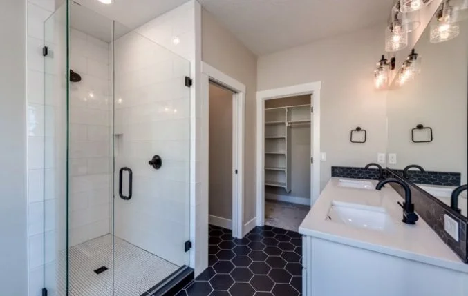 The bathroom and shower — Keil Street.