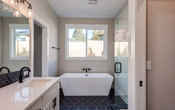 The freestanding tub — Keil Street.
