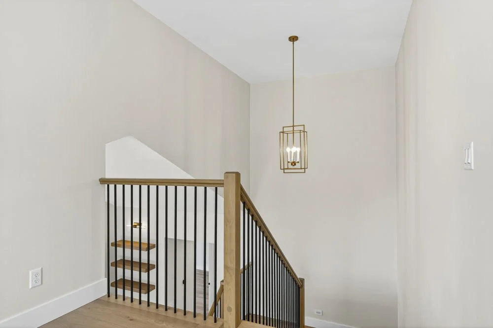 The upstairs landing — Carus Road.