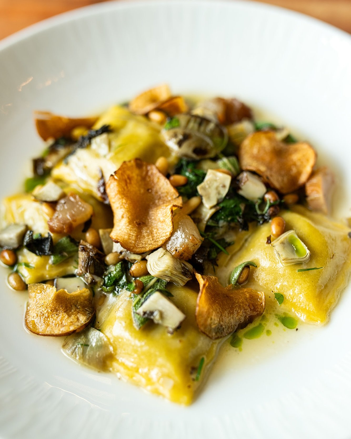 A perfect way to kick off a holiday weekend!
Sunchoke Ravioli—delicate pasta filled with creamy sunchoke, topped with crispy guanciale, fragrant herb pesto, and crunchy pine nuts.
Please note, we will be closed on Monday, Memorial Day, 🇺🇸