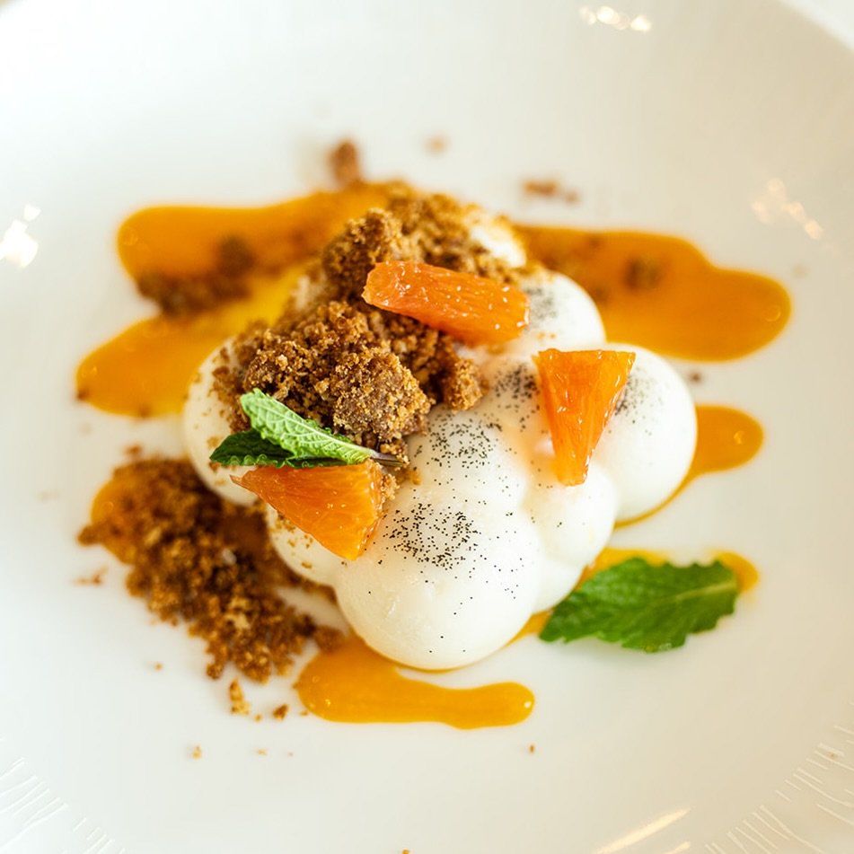 Madarine & Vanilla Panna Cotta ✨
toasted oat crumble
Join us this weekend!
#lucastonybrook
