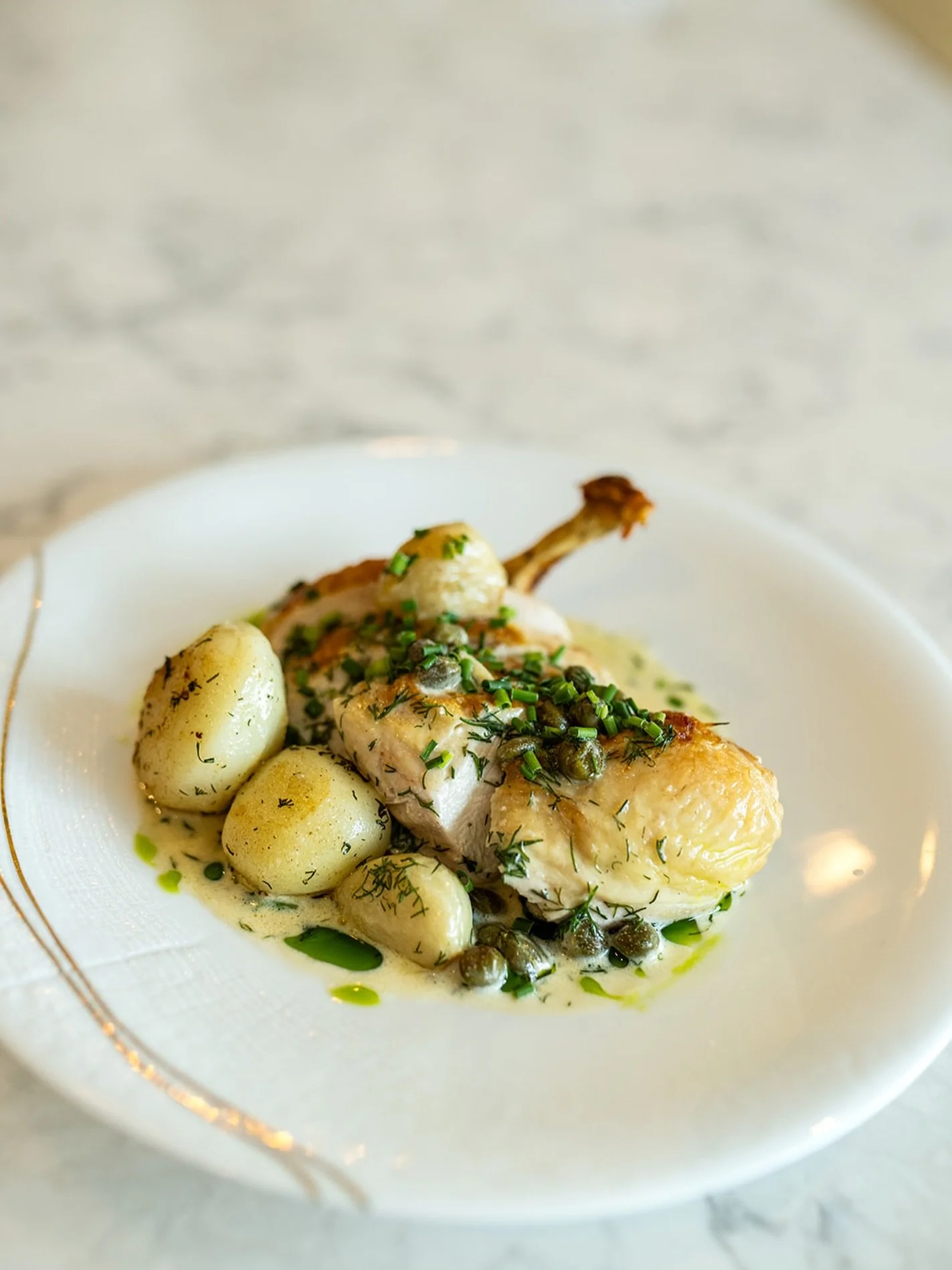 Roasted Chicken ✨
creme fraiche, fingerling potato, chive, jus
#lucastonybrook