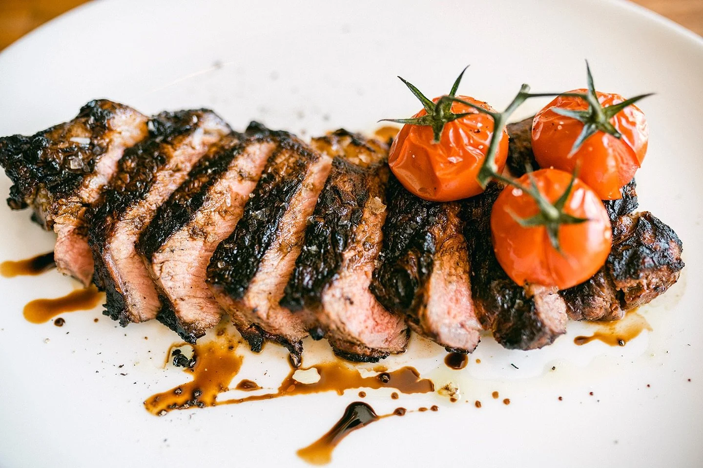 Entree
Dry Aged New York Strip
blistered tomato, vincotto, porcini dust 
#lucastonybrook