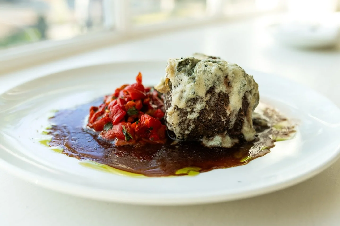 Filet Mignon ✨

Topped with gorgonzola, roasted peppers, finished in a velvety demi-glace.

Apertivo Hour begins at 5:00 &mdash; see you at the bar! 🍸

#lucastonybrook