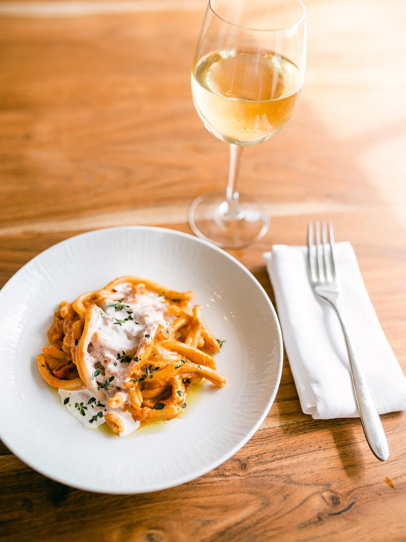 Casarecce a la Vodka ✨

House-made pasta &bull; creamy vodka sauce &bull; Calabrian chili &amp; guanciale

Gluten-free pasta available.

#lucastonybrook