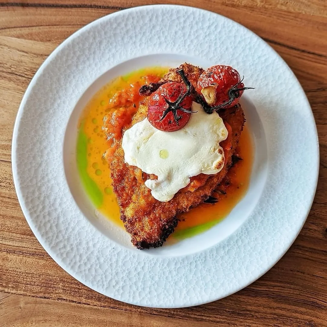 Chicken Parmesan 

Served with Pomodoro sauce, Fresh Mozzarella, Organic Basil, and Blistered Tomatoes. 

#lucastonybrook