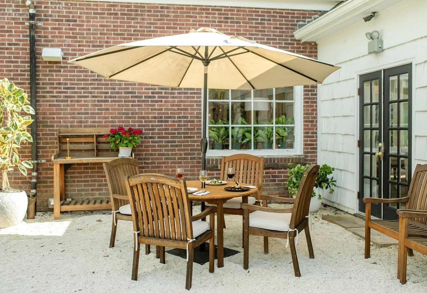 The patio is open at Luca ✨

Join us for open-air dining:

Lunch 12:00&ndash;2:30
Dinner from 5:00

#lucastonybrook