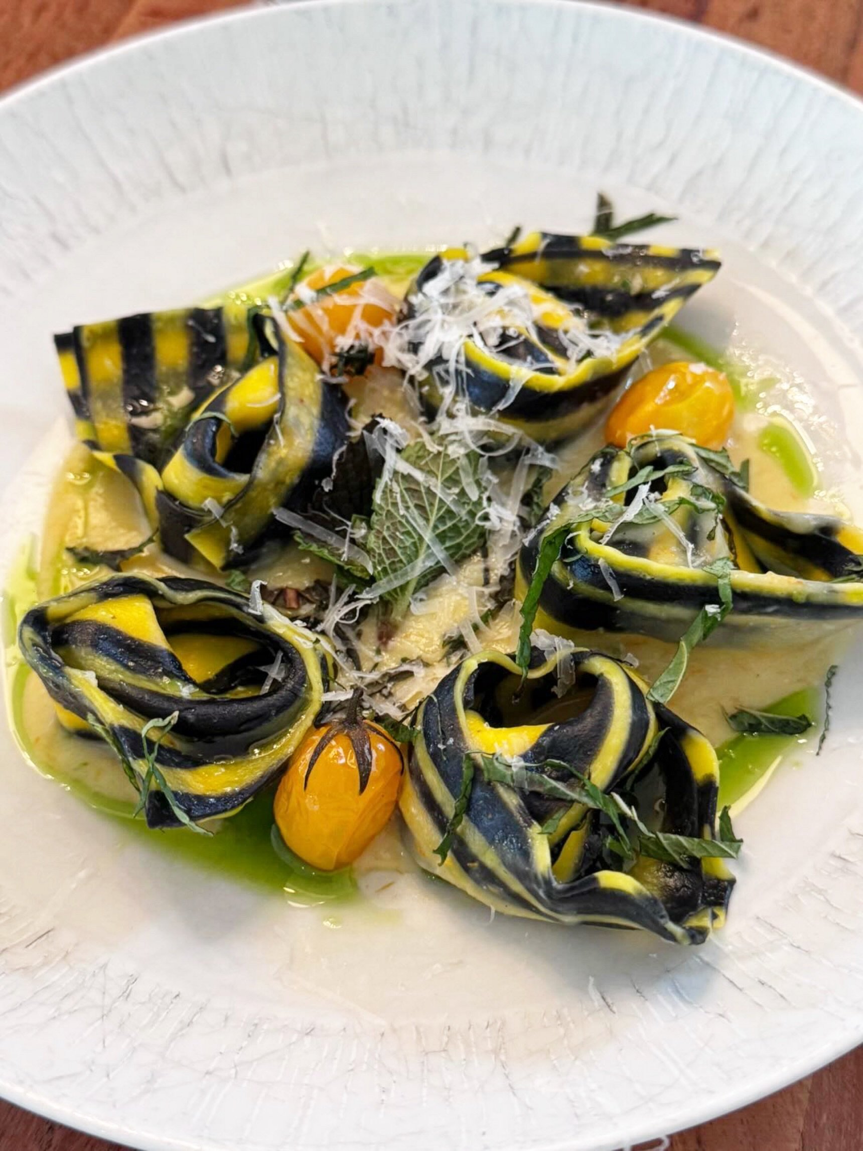 Ricotta Tortelloni 

Yellow tomato, mint, delicate and bright for the season.

Thank you for the photo @brittanylkaplan 

#lucastonybrook