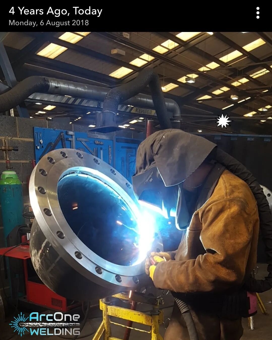 Throwback to when i was pipe welding with my little brother 
■
□
■
□
■
□
#welding #welder #fabrication #weld #weldporn #weldernation #tigwelding #tig #weldlife #metalwork #weldinglife #steel #metal #migwelding #weldeverydamnday #metalfabrication #wel