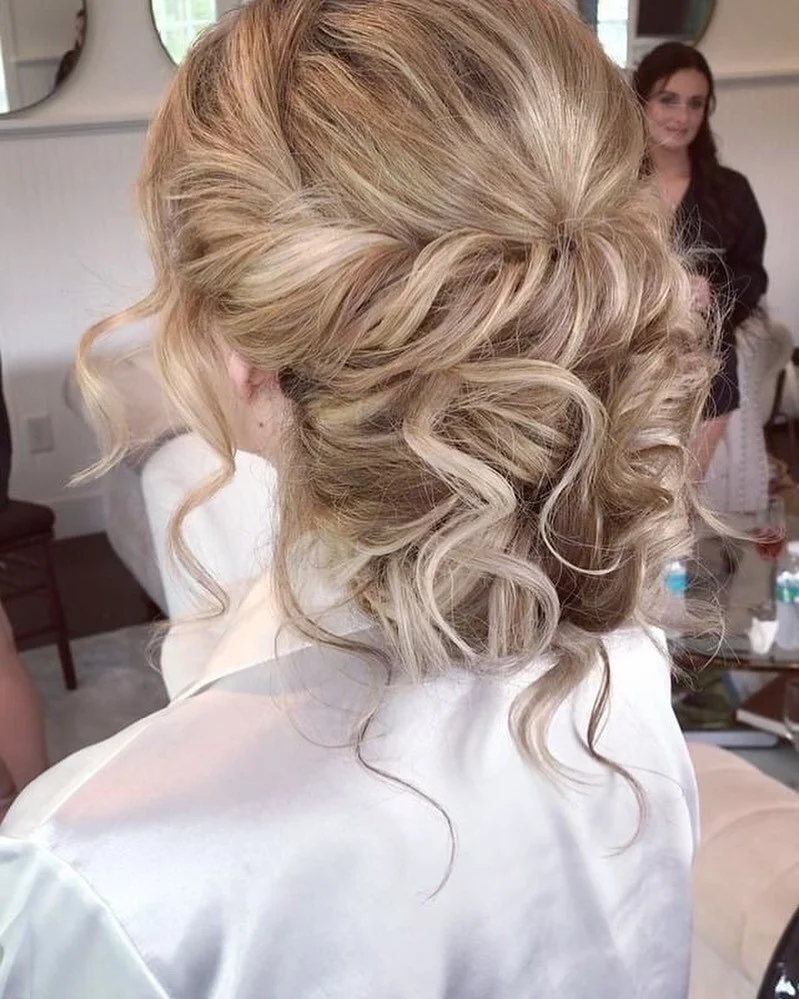 We love playing a part in weaving your big day together, and we can't wait to see how everything comes together. 
⠀⠀⠀⠀⠀⠀⠀⠀⠀
We also love this romantic woven updo @redfox_hair created for this beautiful blonde.