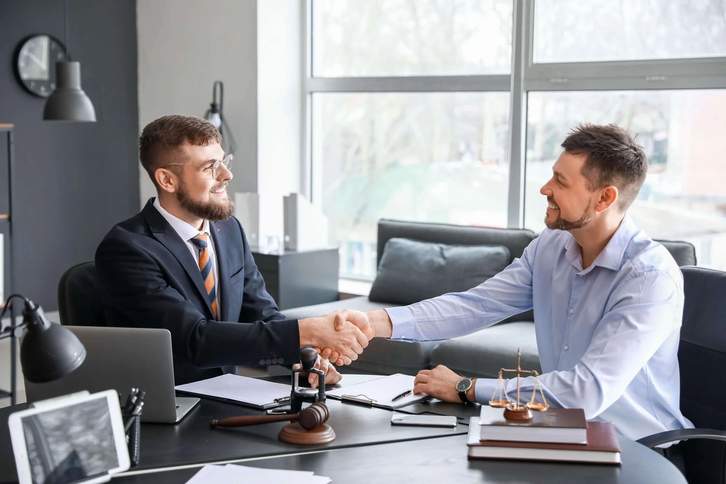 Attorney for work injury accidents meeting with a client