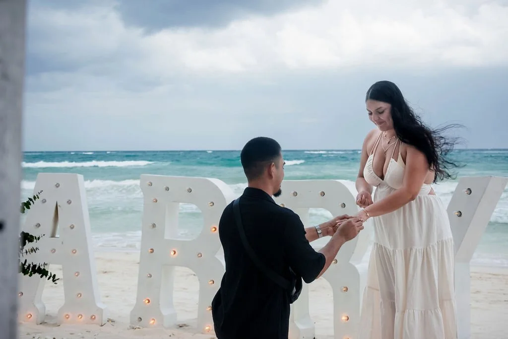 Proposal with "Marry Me"-Letters