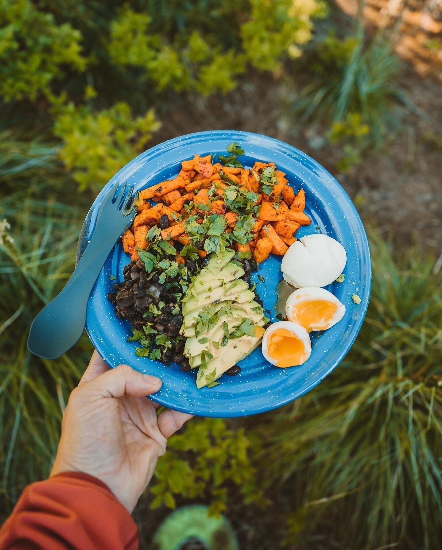 Do you color coordinate your camp gear? The GoBite Uno comes in 13 colors! Get the sturdiest camp spork in your favorite color!  Photo Credit- @luno.life  #humangear #gobites #gobitesuno #campgear #messkit #backpacking