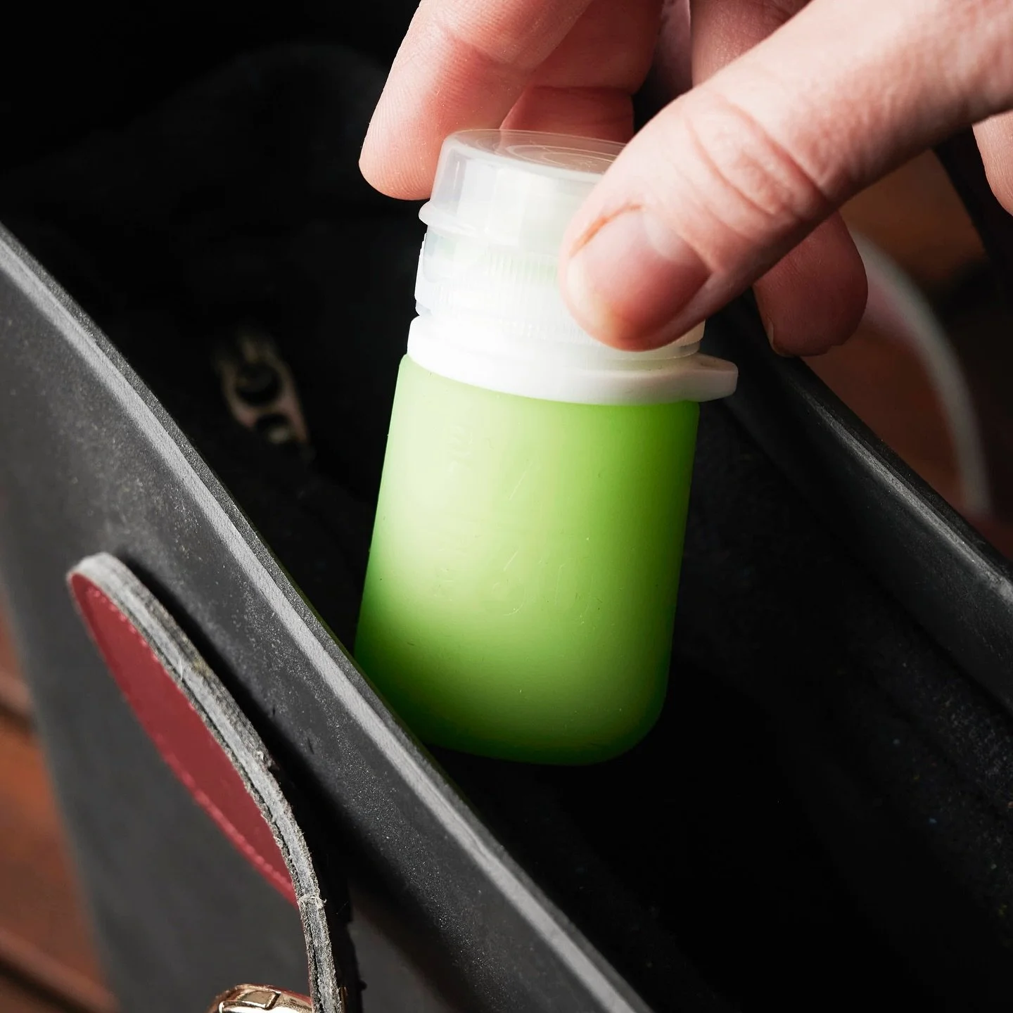 Big trips, long commutes, or quick hikes - the GoToob Mini has your back. At just .9 oz, it&rsquo;s the smallest GoToob we&rsquo;ve ever made, but still packs in the same leak proof, TSA-ready, food-safe quality you know and love. ✈️🏕️💼