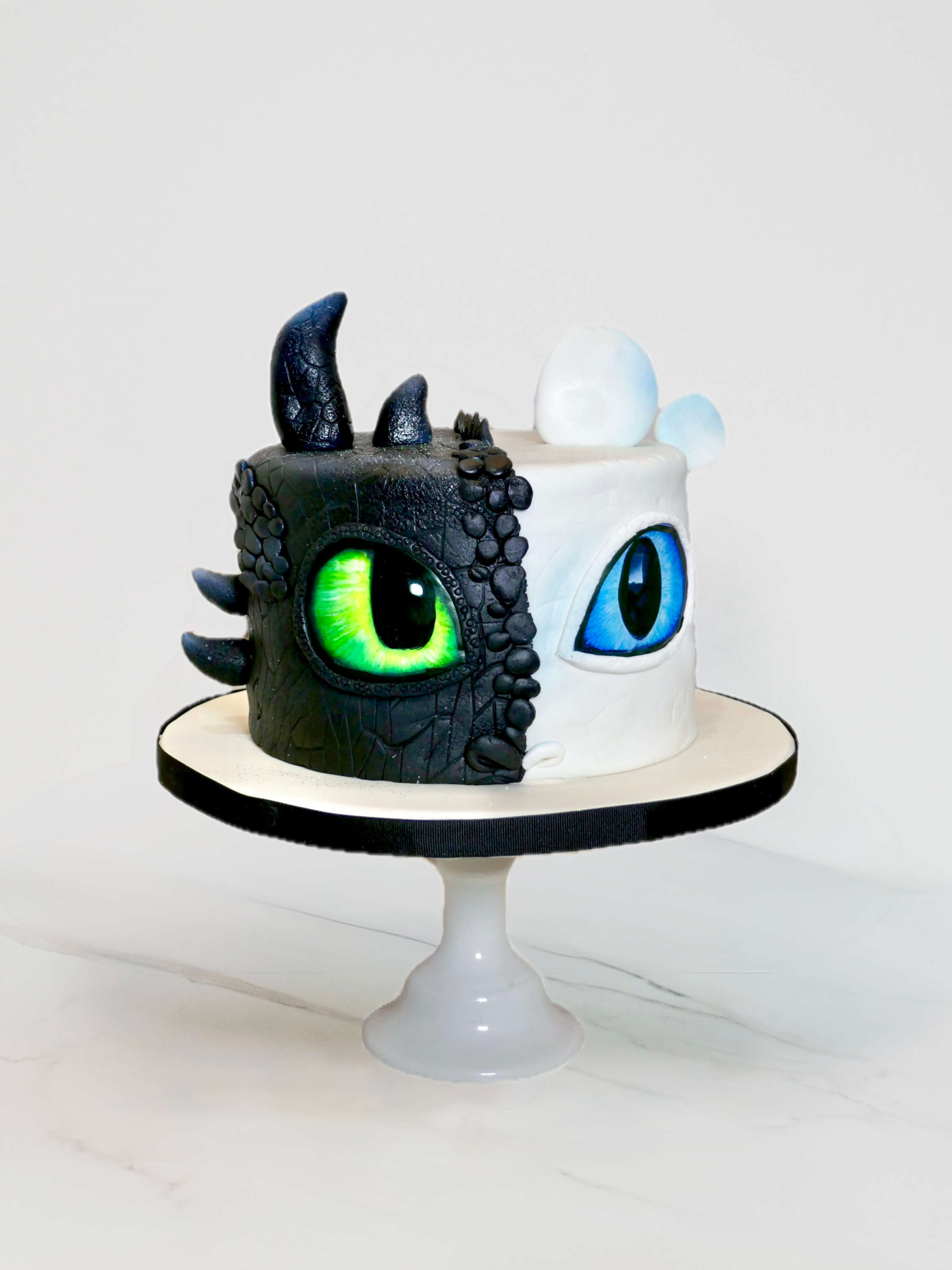 How%2BTo%2BTrain%2BYour%2BDragon%2BCake%2Bby%2BEmporio.png