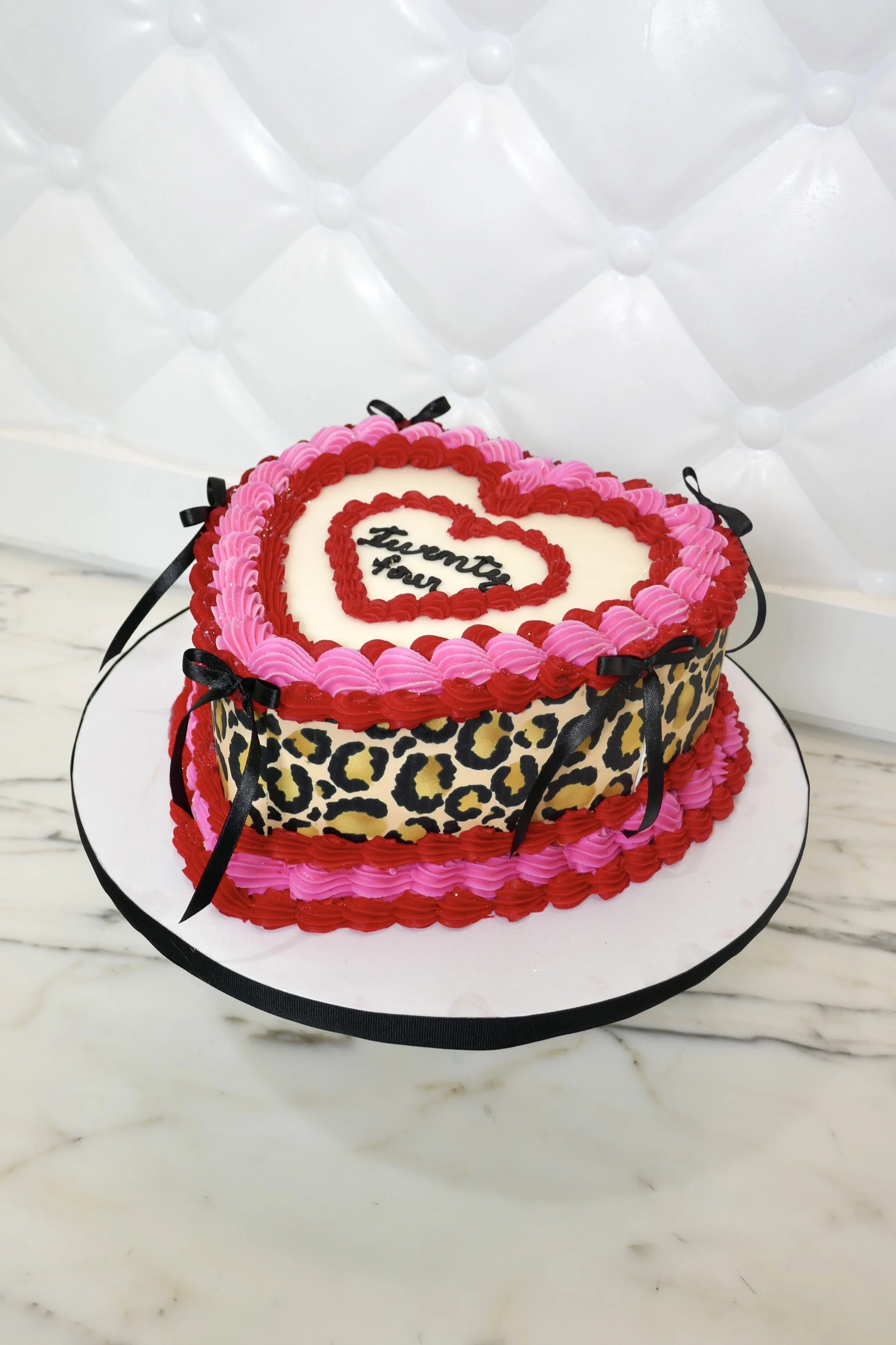 Leopard Pink & Red Vintage Heart Cake by Emporio.jpg