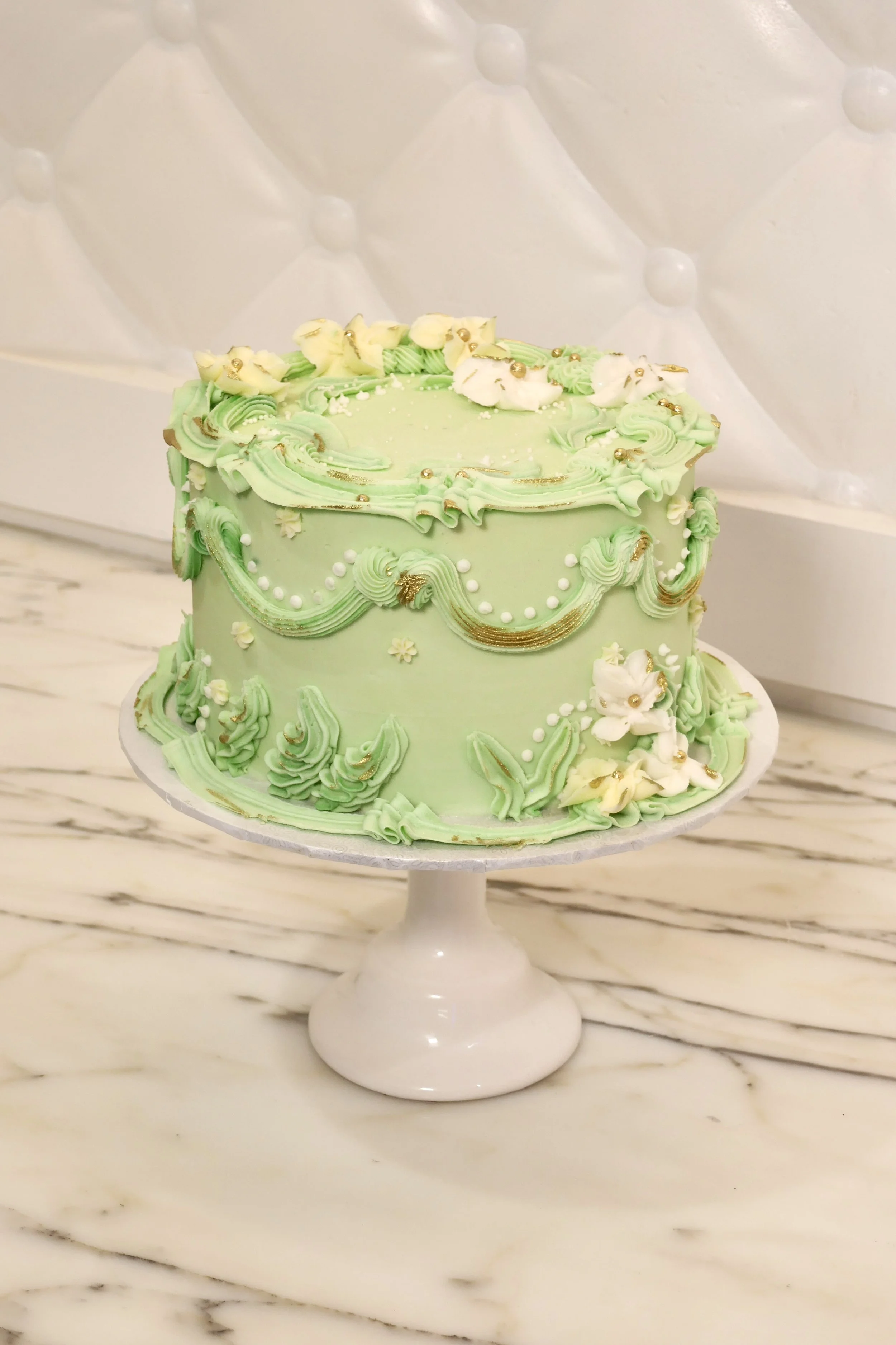 Green Round Aesthetic Vintage Cake by Emporio.jpg