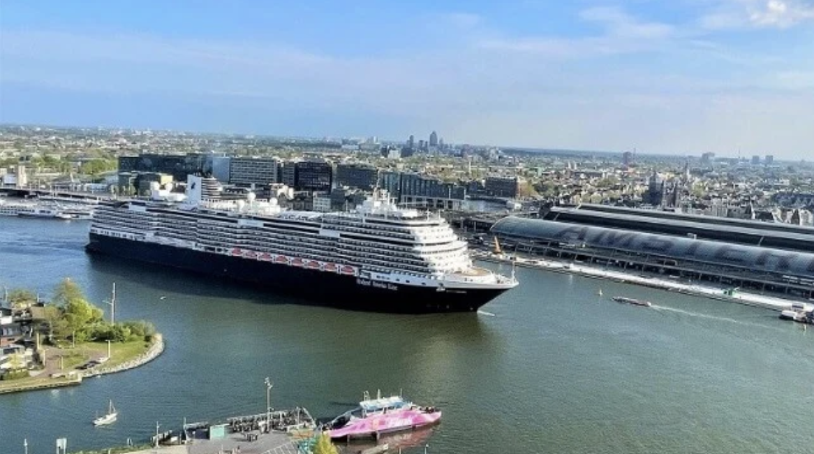 Amsterdam Government Calls for Banning Ocean Cruise Ships by 2035