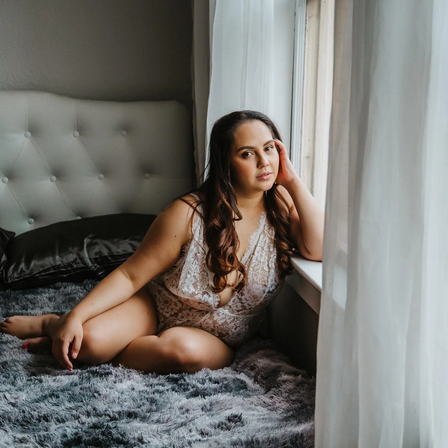 My Sunday has been full of work, but also lounging on the couch. I’m sitting here longing for more weekend time! 
#salemoregonboudoir #salemoregonboudoirphotographer #oregonboudoir #oregonboudoirphotographer #oregonboudoirphotography #boudoir