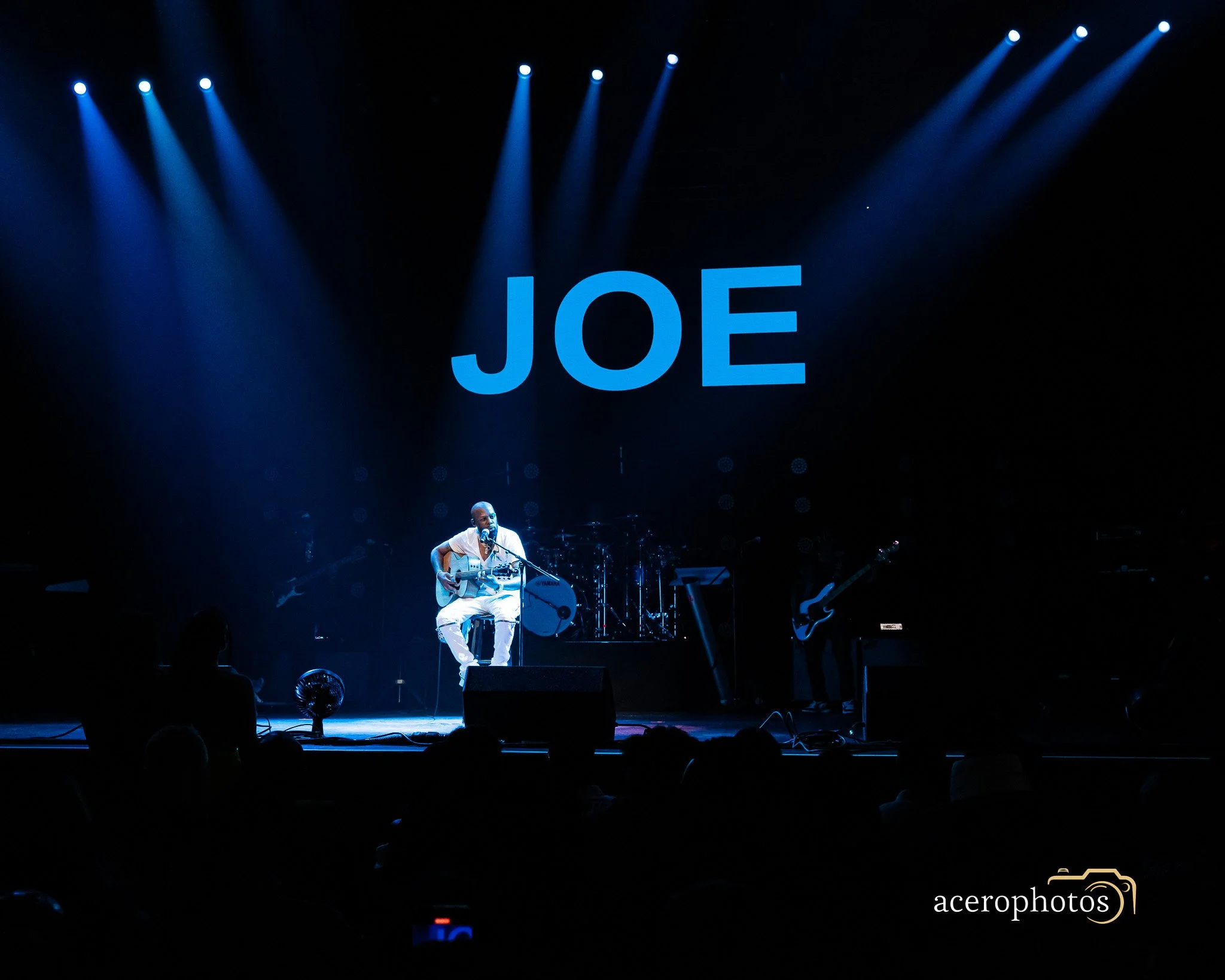 Joe Thomas performing at Peacock Theater