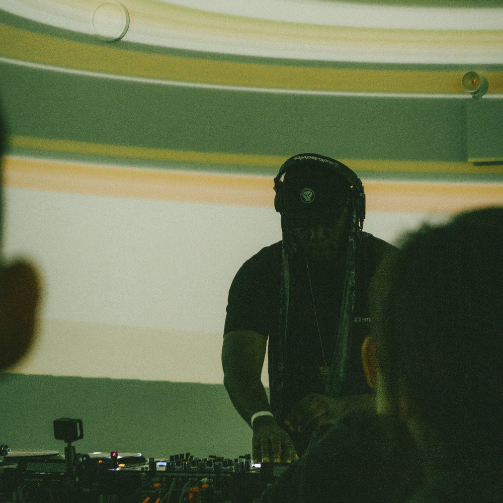 す*ん様 gadid anoniem ditte adidas Dresses the ZX8000 in Court Green and Screaming Pink