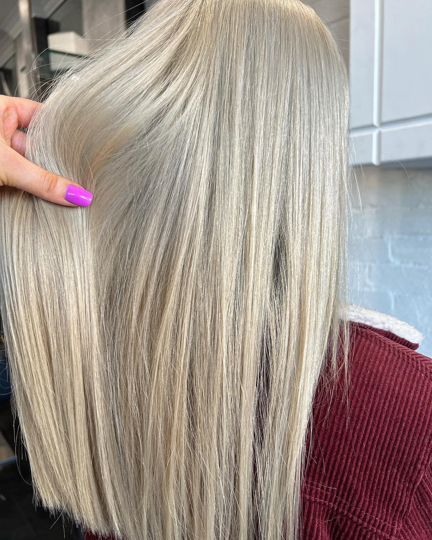 Platinum blonde by Jenna🤍