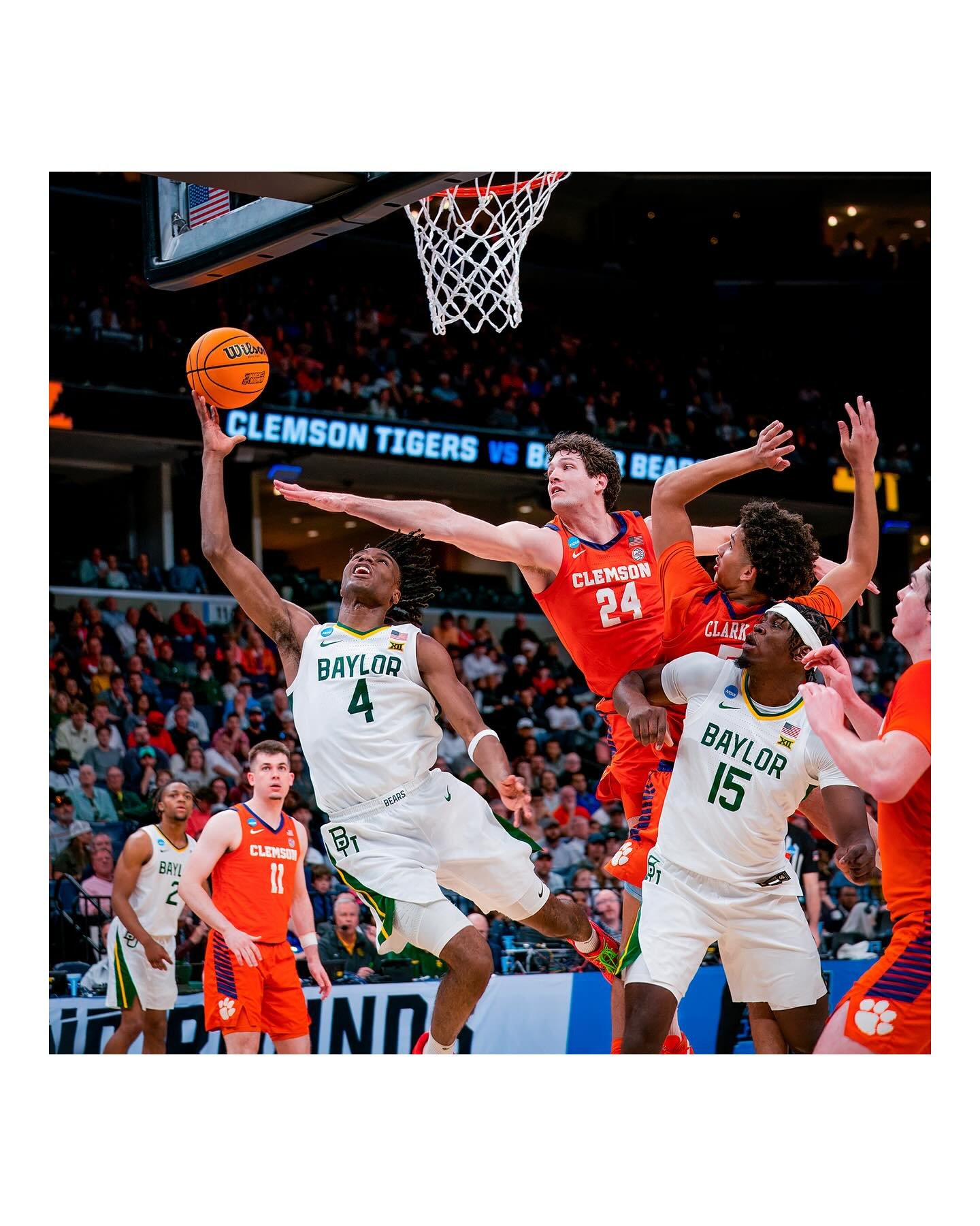 📸 // BU vs Clemson 🏀 [R32] 
Finally posting from that long night. Hell of a fight. 
#sicem #baylor #marchmadness #basketballphotography 
Shot for @sicem365