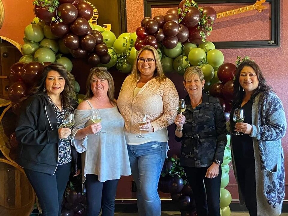 We had a great time yesterday at @cocowineco pouring for the @ccwinegrowers Spring Trolley Tour.

Thank you to all who came.

Livermore Wine Trolley  @livermorewinetrolley

#bloomfieldvineyards #brentwoodcalifornia