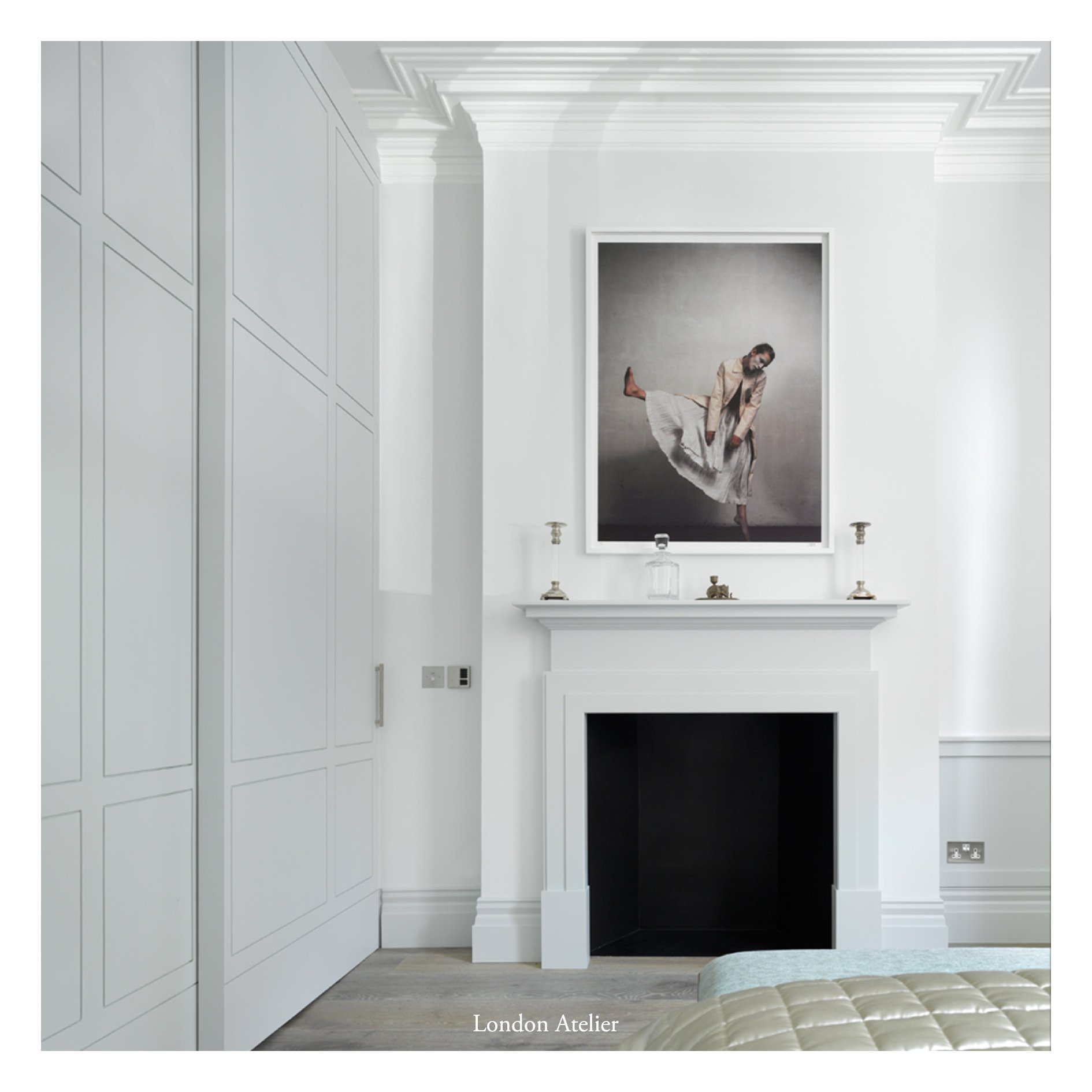 One of two London Atelier projects within Oscar Wilde's former residence on Tite Street. By introducing a central box core to house essential services, the 19th-century walls and original cornices are freed to take centre stage. A carefully curated p