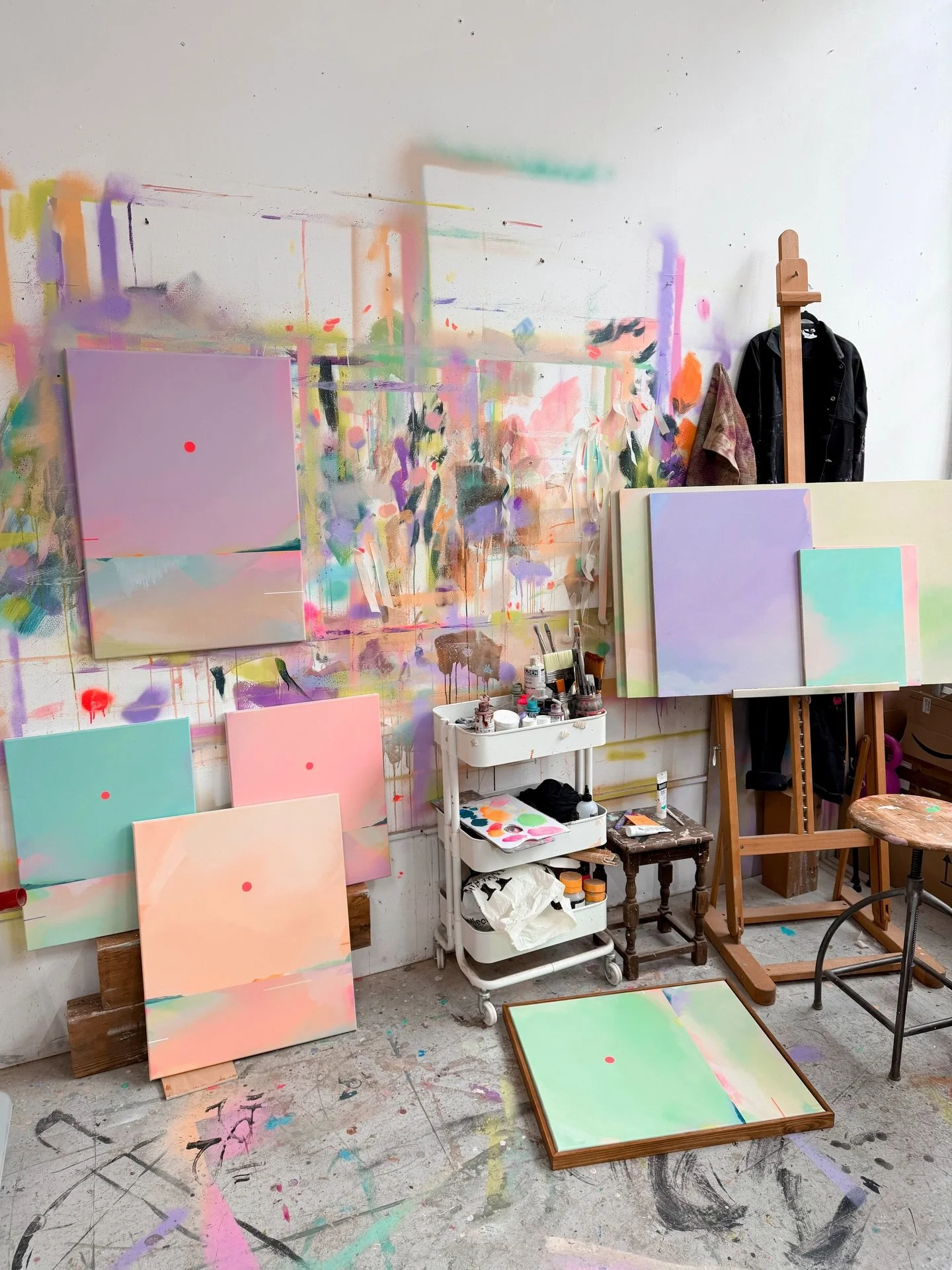 Lots has been happening in the studio the past month. 
🎨I worked on 20 paintings at once
🔨Frames have been built 
🚚All while slowly packing up my studio for my new adventure 

There are so many things going on right now. Lots of announcements and 