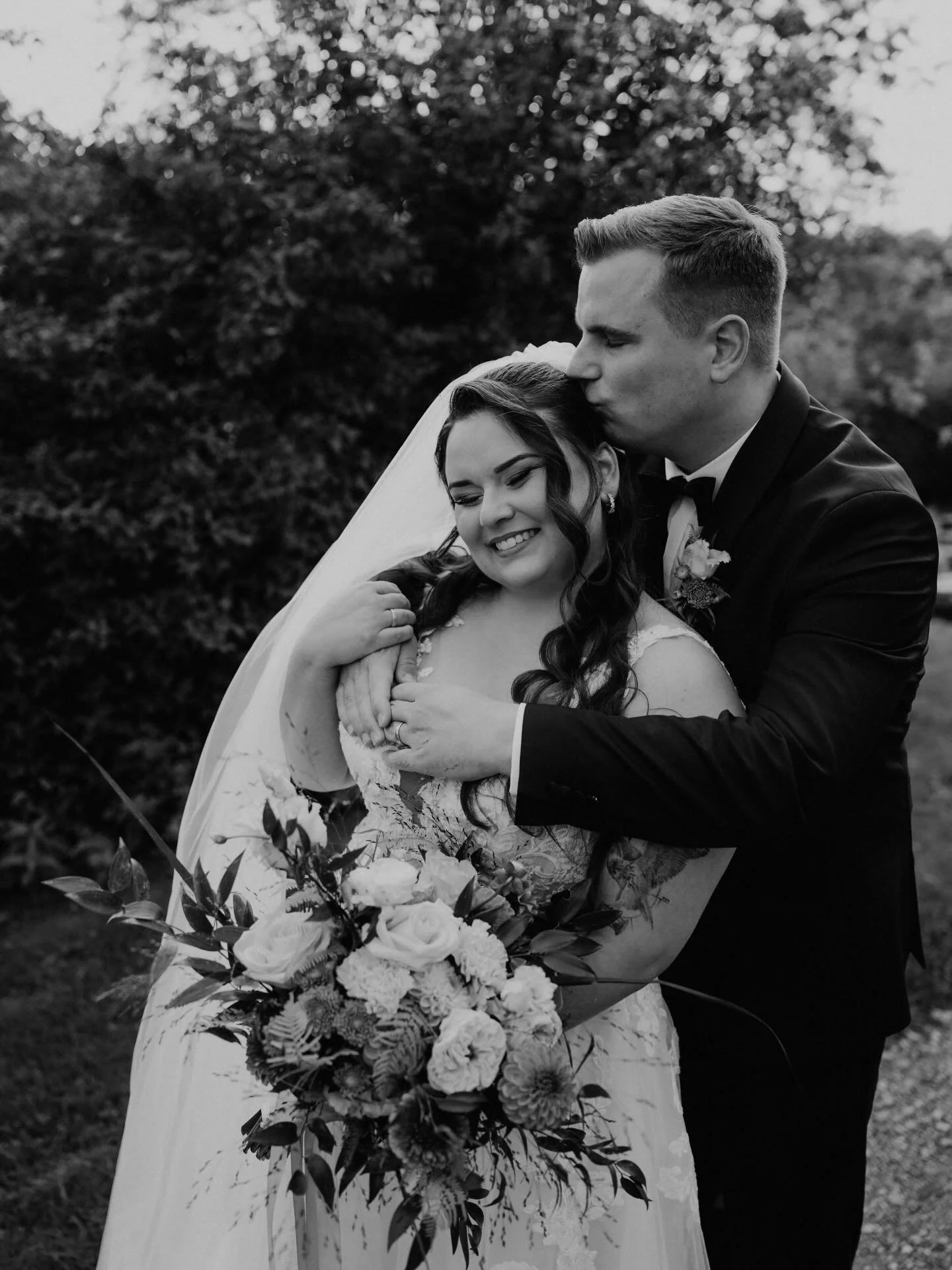 🤍

Location: @hofbleckmann 
Styling: @hair_by_margo 
Floristik: @scharrenbach.kamen