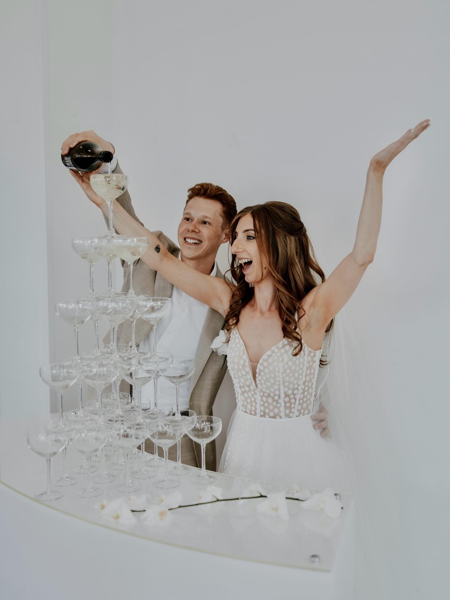 happy weekend 🥂

#champagnetower #hochzeitsoest #sekttower #partyhochzeit #pfefferm&uuml;hlesoest