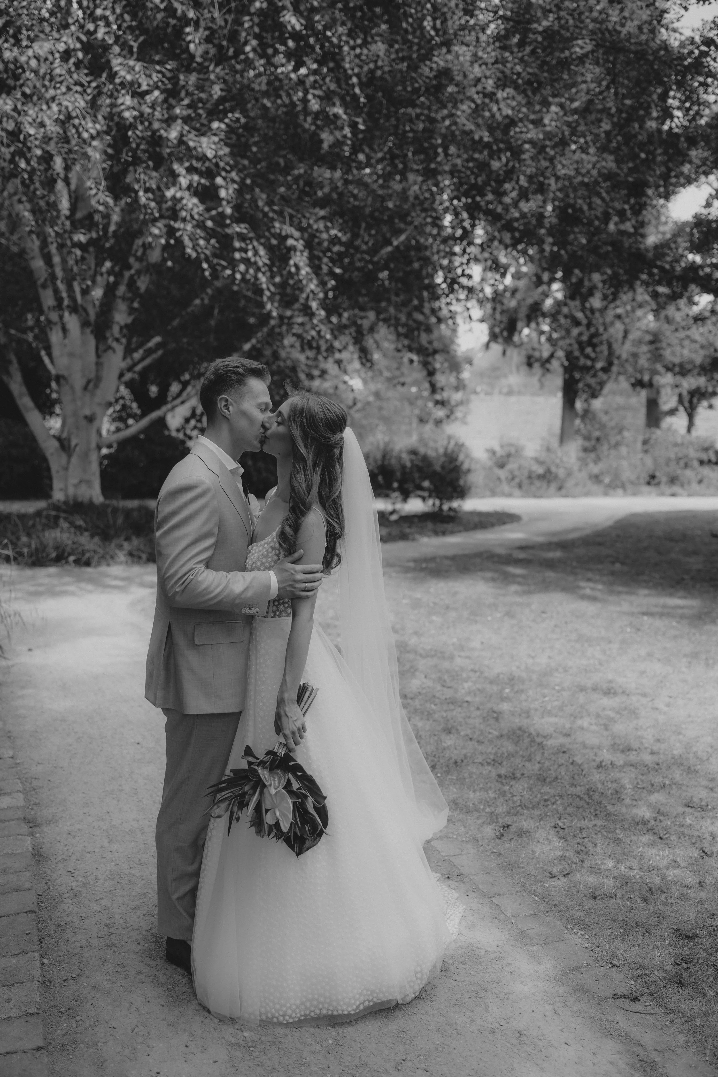 4 Brautpaarshooting Rosengarten-267.jpg