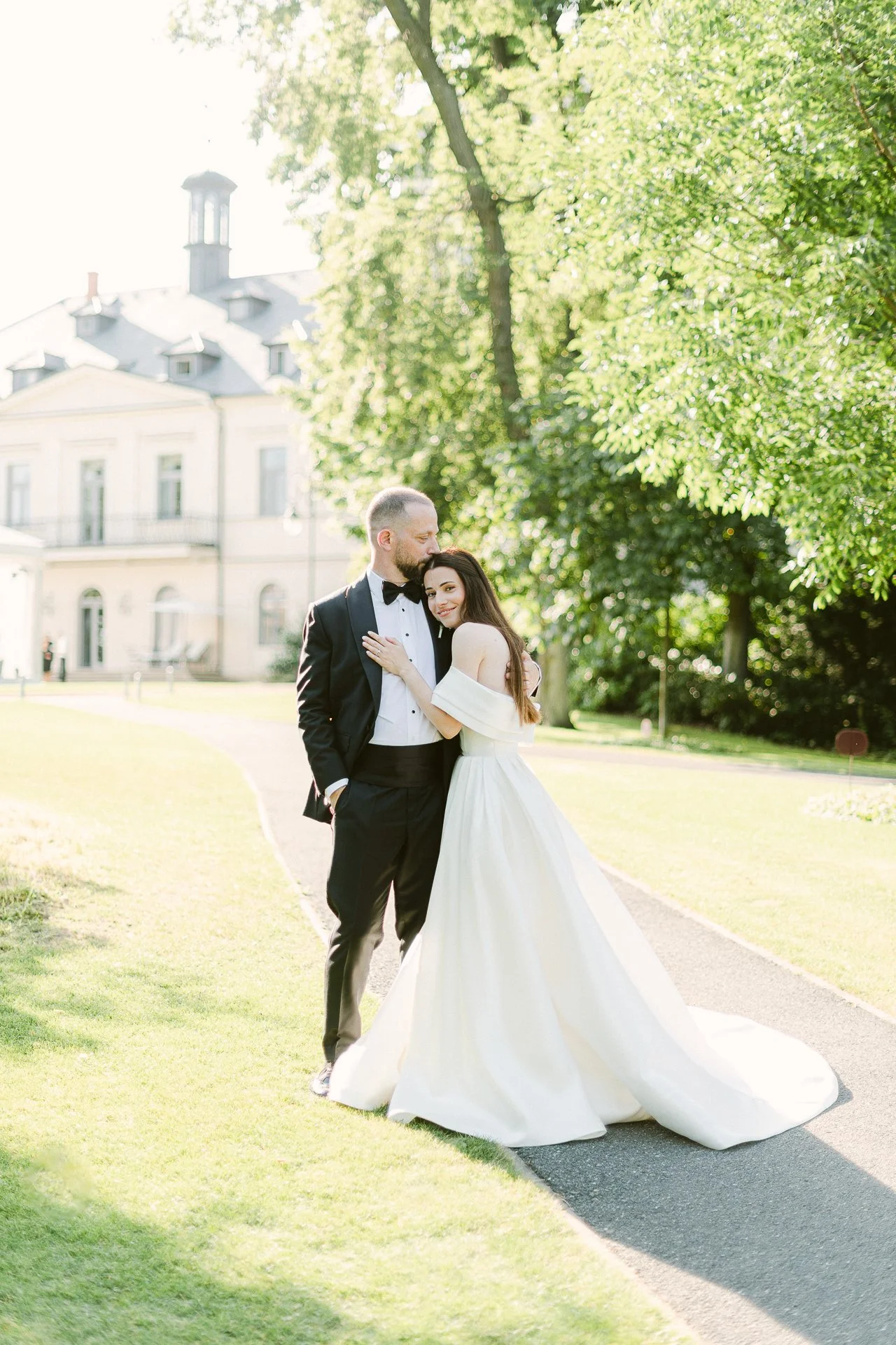 A newlyweds standing in front of Chateau Mcely