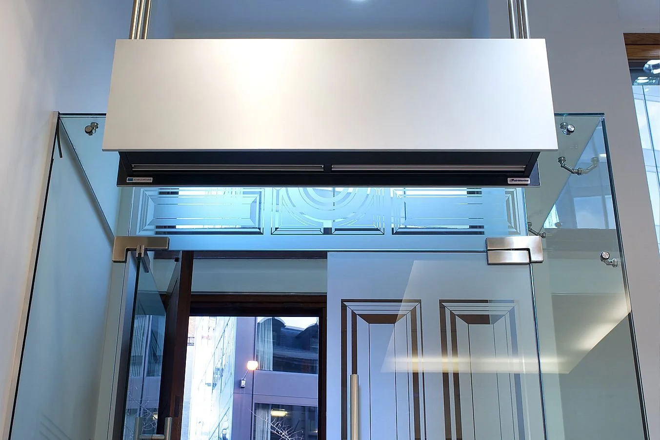  High Pressure Decorative Air Curtain 
 Airtècnics North America 

   BOOTH N1833  
