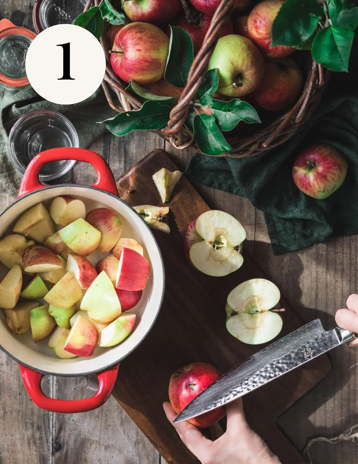 slicing apples for apple butter