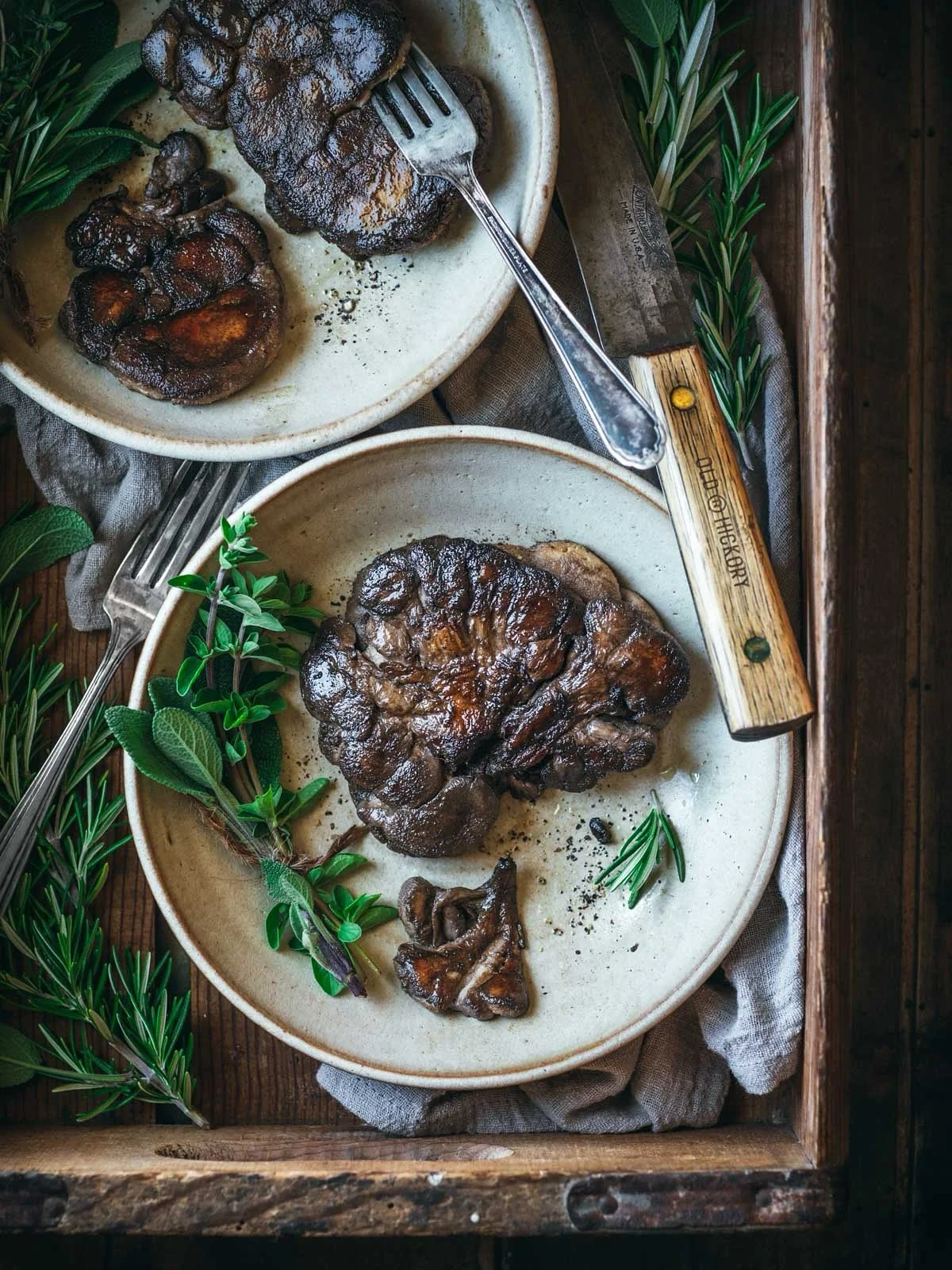 🍄&zwj;🟫 This Lion&rsquo;s Mane Mushroom Steak is one of the most popular recipes on my blog for good reason&hellip; 

⭐️ It&rsquo;s so meaty and flavorful, you have to taste it to believe it! It comes together in 15 minutes with 3 simple ingredient