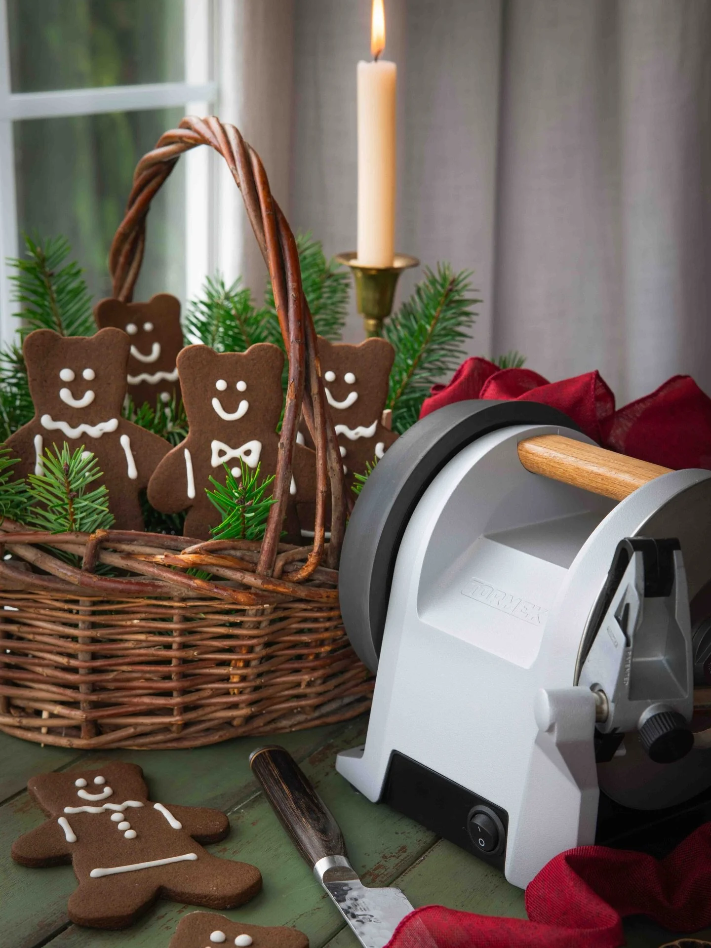 🐻 Our annual friendsmas party is today and I&rsquo;m bringing these cute little gingerbread bears! #ad

I wanted to create a bear shape so I cut one out of a piece of cardboard, placed it on my dough, and then sliced around it to make a cookie cutte