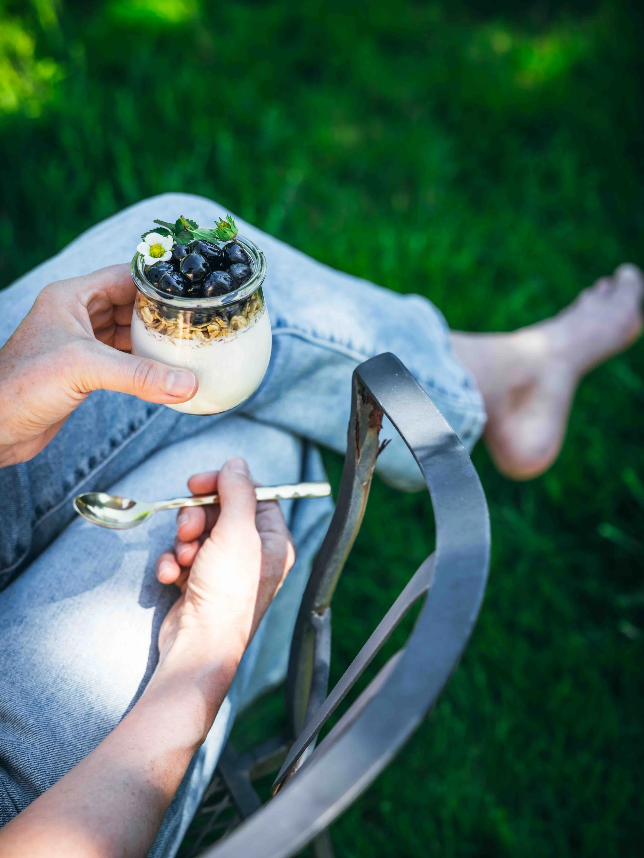 🩵 How do you Sunday?! 

I hope your day is filled with all your favorite things! 🪴 If you need me I&rsquo;ll be in the garden! 🙌🏼

😉 Pssst&hellip; this recipe for homemade soy milk yogurt that I&rsquo;ve been working on for months will be postin