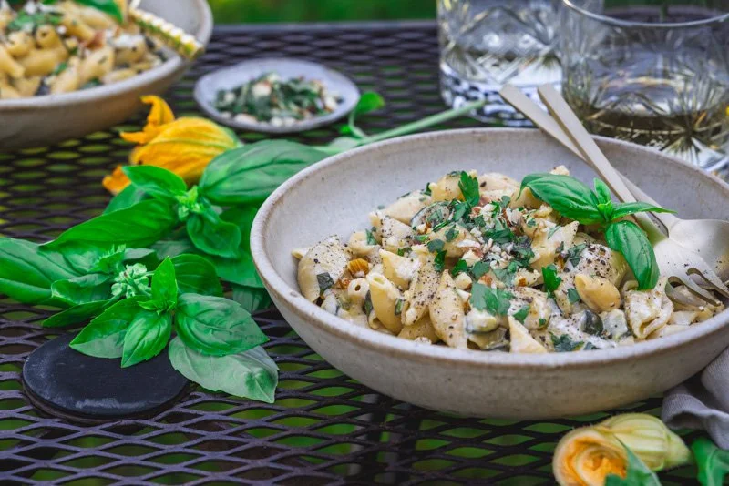 6.	Divide between shallow bowls and sprinkle with the herbs and almond topping