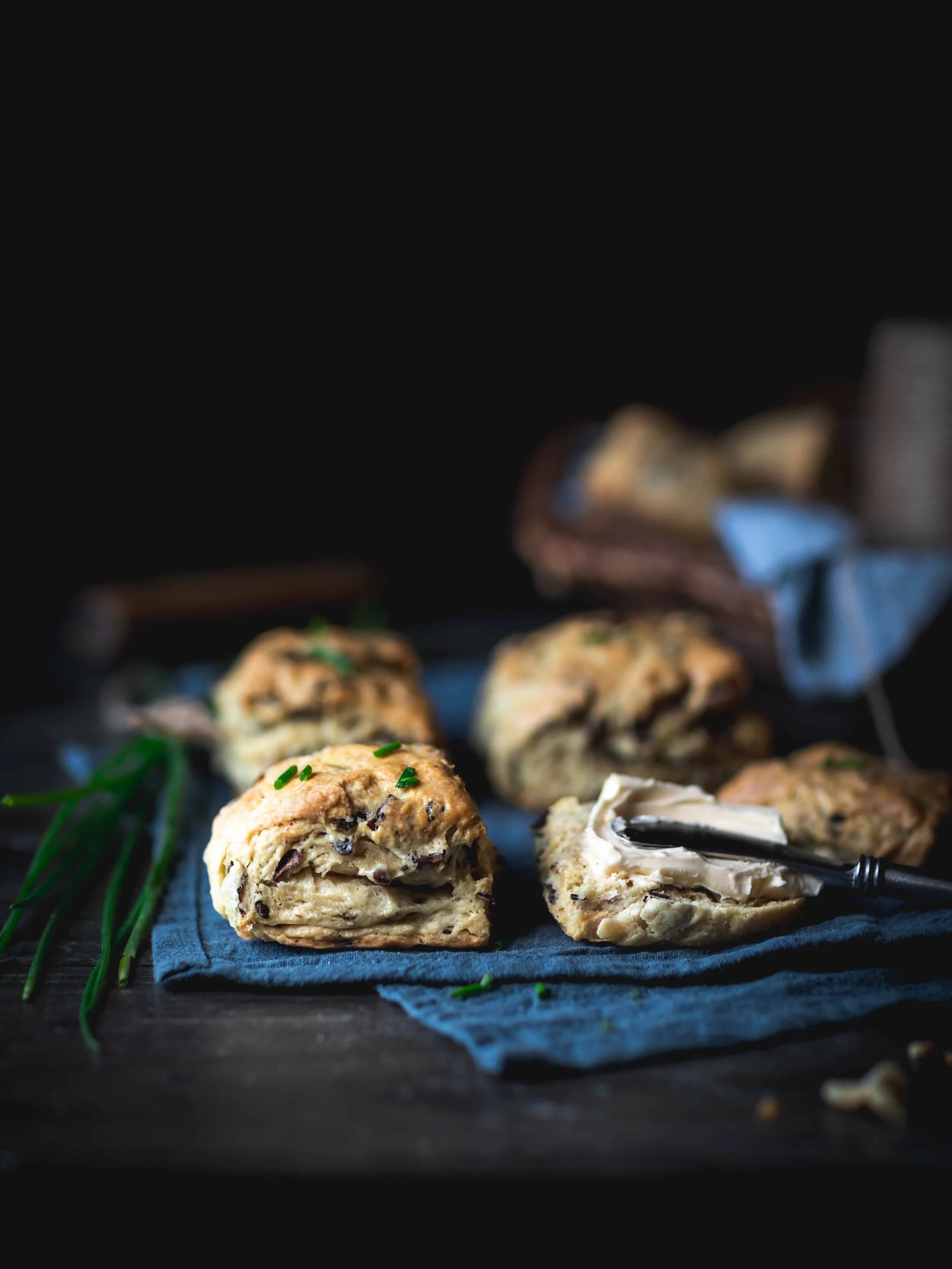 🧡 Fluffy dairy free biscuits with vegan bacon for your weekend bake! 

⭐️ Reliably delicious dairy free biscuits aren&rsquo;t just possible; they are about to happen in your kitchen! By using old-fashioned techniques and today&rsquo;s plant-based in