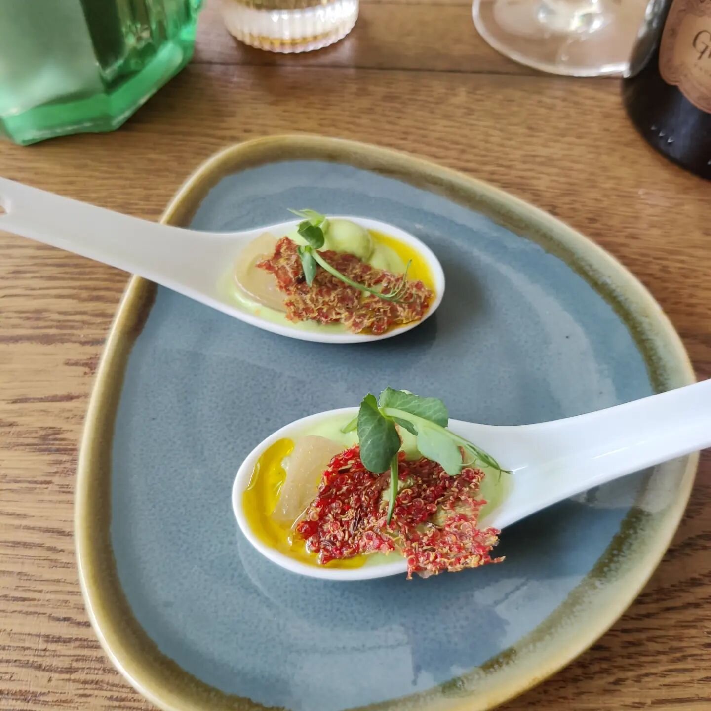 Last week's menu at @table.aurignac 

Broccoli cream with pickled shallot and quinoa, beetroot and caraway crisp

Ricotta ravioli with guinea fowl broth, fried capers, black garlic vinagrette and rosemary flowers

Pork kofta with burnt aubergine pure