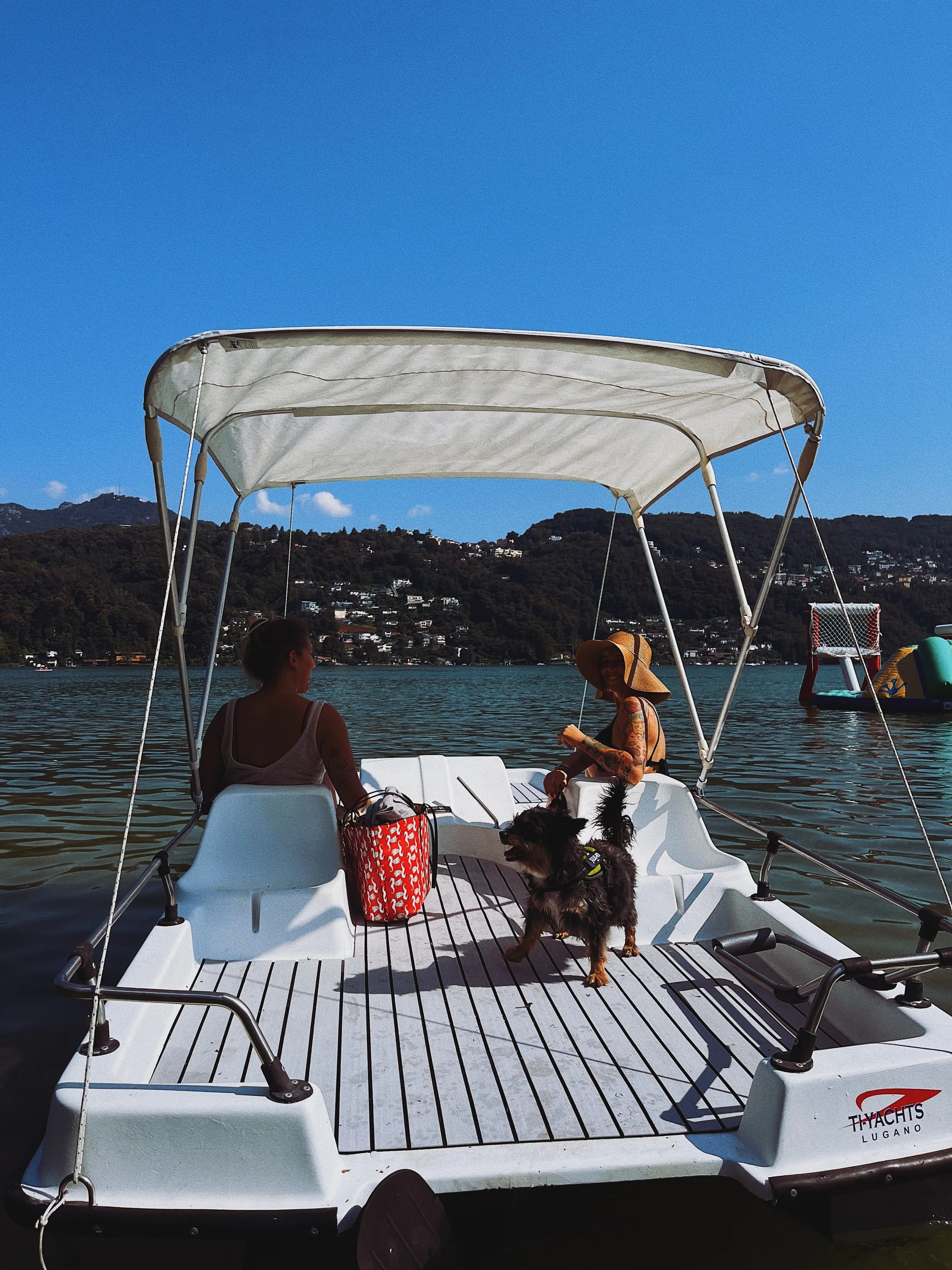 Stand Up Paddle Lugano Lake Kid doing 360 