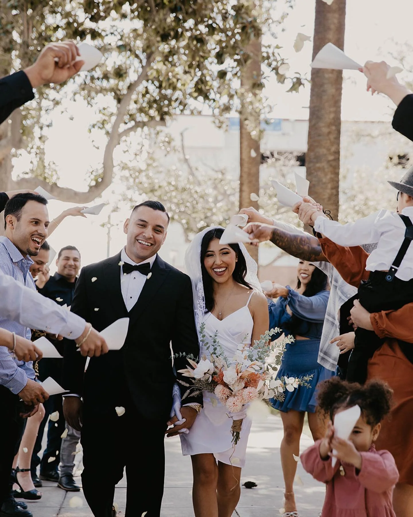 Ok again I&rsquo;m so behind on posting but please give me all the courthouse weddings!!! I love them and I&rsquo;m obsessed. They are so intimate and you could really make them so cute. I had so much fun taking pictures of these two!!! 

#orangecoun