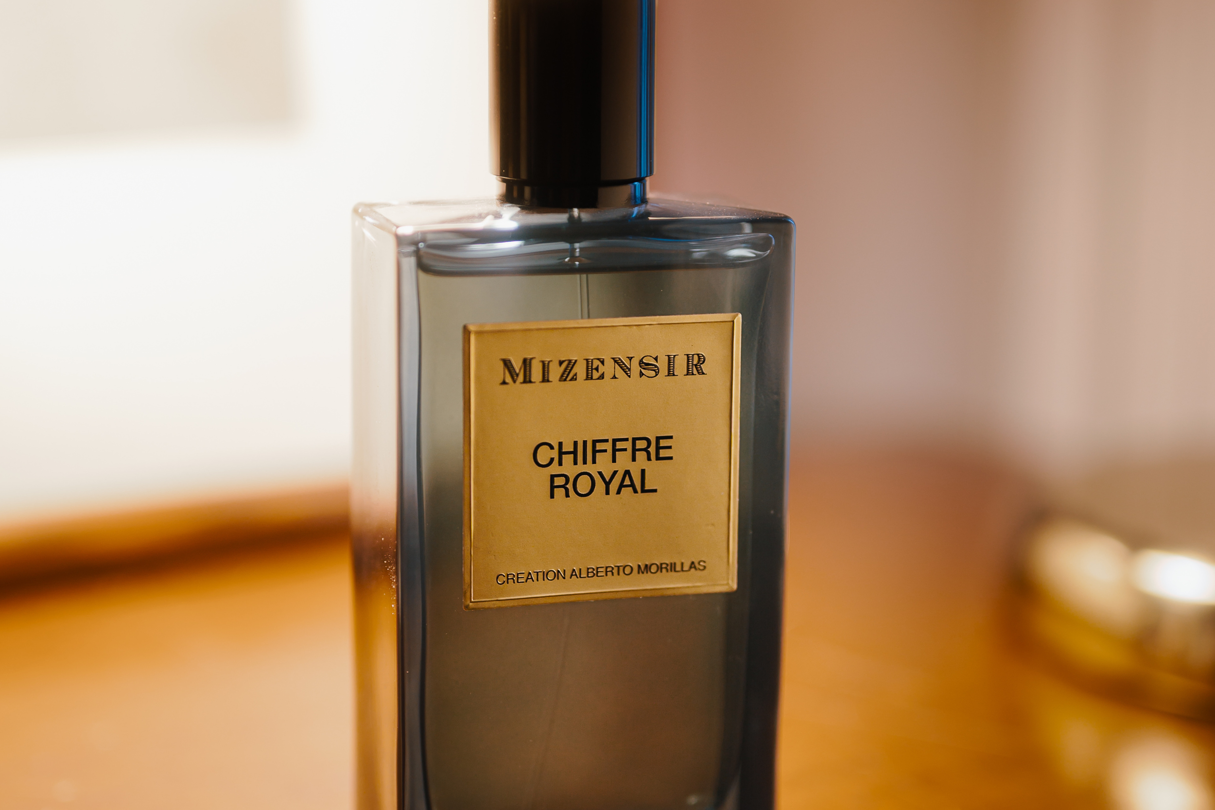 Chiffre Royal by Mizensir: A Magnetic Blend of Rare Woods