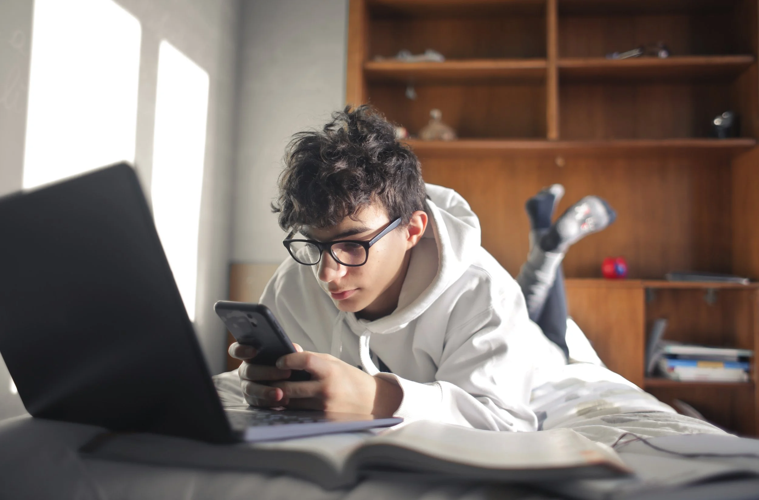 Report: Gaps in students’ broadband and achievement across the pandemic 