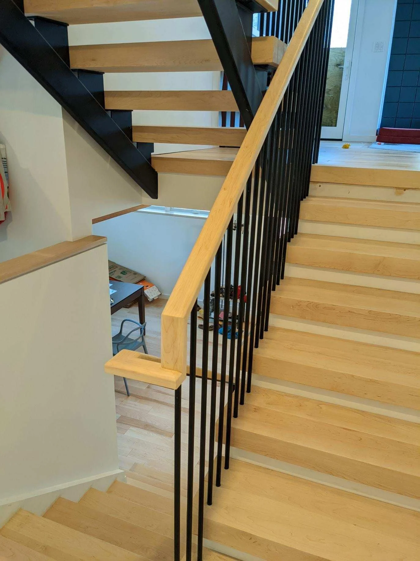 Keuka Studios Custom Metal Railing W/ Floating Stringers

Joinery, lower stairs, and treads by TML WOODWORKS