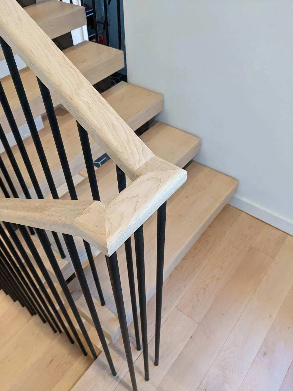 Keuka Studios Custom Metal Railing W/ Floating Stringers

Joinery, lower stairs, and treads by TML WOODWORKS